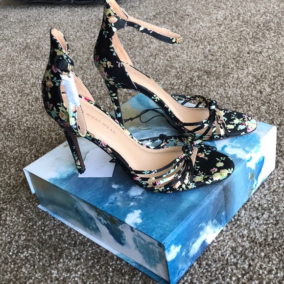 NWT Floral strappy heels, Sz 6.5. - Picture 2 of 7